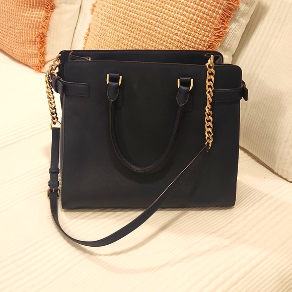 Micheal Kors Navy Tote Bag - Picture 5 of 7